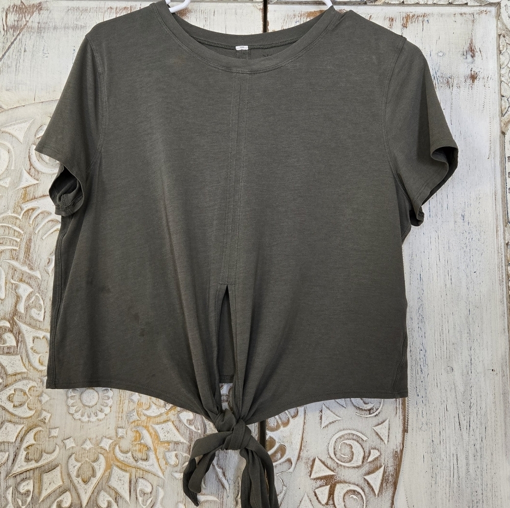 Lululemon Top Womens S/M Cropped Tie Front Yoga Tee Short Sleeve Crew Neck